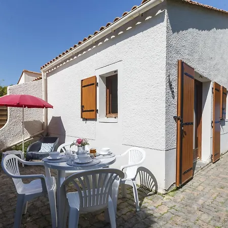 Holiday home Holiday Home Les Charmilles-6 By Interhome La Palmyre