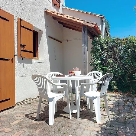 Holiday home Holiday Home Les Charmilles-6 By Interhome La Palmyre